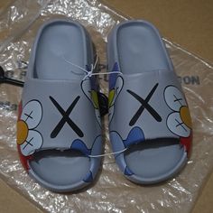 Men's Grey Cartoon Cloud Slide Sandals Men's Funky Cartoon Print Open-Toed Grey Cloud Sandals For Daily Casual Style & Movement. Nwt Cloud Sandals, Red Flip Flops, Ash Shoes, Cartoon Clouds, Shower Shoes, Mens Slides, Grey Clouds, Black Slides, Handmade Sandals