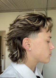 Mens Colored Hair Highlights, Mulet On Straight Hair, Wavey Hair Styles Long Men, Mullet With A Fade, Short Taper Mullet, Burst Fade Mullet Women, Long Hair Haircut Ideas Men, Hair Mullet Man, Unique Men’s Haircuts