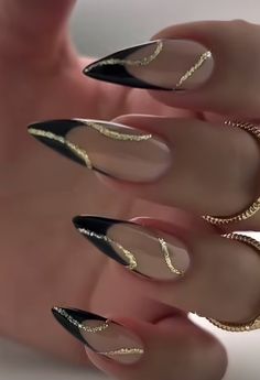 Black And Gold Acrylic Nails Almond, Black Gold Gel Nails, Black And Gold Snowflake Nails, Black And Gold Oval Nails, Classy Black And Gold Nails, Festival Nails Black, Cute Black And Gold Nails, Black Holiday Nail Designs, Simple Black And Gold Nails