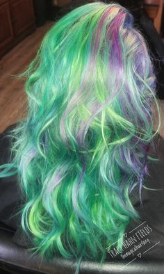 Vivid haircolor Purple And Mint Hair, Pink And Teal Hair, Teal And Purple Hair, Hairdye Ideas, Mermaid Hairstyles, Pastel Green Hair, Purple And Green Hair, Light Purple Hair, High Fashion Hair