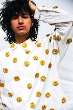 PRODUCT DETAILSWe sourced this white shirt from a second-hand clothing market in New Delhi, India, and reimagined it by taking it apart and embellishing it with handmade gold roses. The product is unisex or genderless with raw edge details. The shirt is UPCYCLED and NOT new. MEASUREMENTS- Chest 25"- Length 29"MATERIAL- Lurex- CottonCAREProfessional dry clean. AVAILABILITYOne of a kind. Only One is available.SHIPPINGShips in 3-4 business days RETURNSWe don't accept returns on one-of-a-kind produc Clothes Details, Reworked Clothes, Genderless Fashion, Gold Roses, Upcycle Shirt, Old Fashion Dresses, New Delhi India, Friend Poses Photography, Fantasy Book