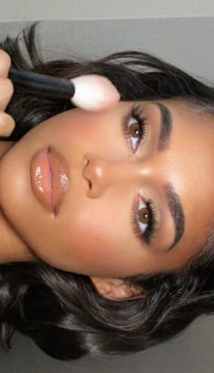 Editorial Makeup Inspiration, Light Makeup For Quince, Grad Makeup Natural, Wet Skin Photoshoot, Bronze Glowy Makeup Glam Wedding, Natural Makeup For Pictures, Matte Eyeshadow Looks For Brown Eyes, Light Graduation Makeup, Light Bride Makeup