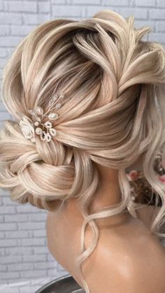 😍😍 Mother Of Groom Makeup Ideas, Bridal Hairdos, Modern Bridal Hairstyles, Frosted Tips, Bridal Hair Tutorial, Wedding Makeover, Updo Ideas, Bridal Updos, Wedding Hair Trends