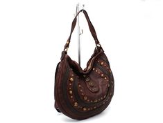 Beautiful casual Leather Shoulder Bag for Women. 100% Genuine Leather Made in Italy Leather Bag Size: 26 cm height x 30,5 cm width x 3 cm depth Made with Soft Natural Italian Leather. Comes with a long leather strap for cross body. Beautiful and unique design, very practical to use. Casual Brown Shoulder Bag With Handle Drop, Woven Leather Bag, Totes Bag, Soft Leather Handbags, Leather Handbags Women, Leather Bag Women, Big Bags, Dec 12, Brown Bags