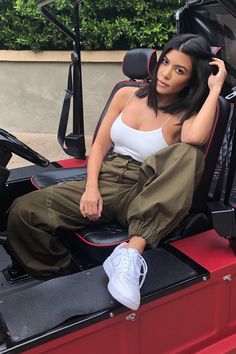 KiKi Cropped Top - Ivory Oversized Cargo Pants, Estilo Kardashian, Trajes Kylie Jenner, Affordable Clothing Websites, Cargo Pants Outfit, Kardashian Style, Clothing Websites, Kourtney Kardashian, Khloe Kardashian