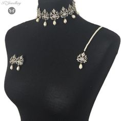 Elegant Tilla Choker For Party, Pearl Chain Choker For Wedding, Elegant Party Choker With Tilla Detailing, Wedding Pearl Chain Choker Jewelry, Traditional Pearl Bridal Sets For Party, Pearl Bridal Necklace With Tilla For Parties, Elegant Wedding Sets With Choker, Traditional Jeweled Wedding Choker, Festive Pearl Choker For Wedding