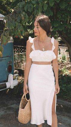 White Summer Outfits, Simple Summer Outfits, Bias Cut Skirt, Elegante Casual, Outfit Trends, Mode Inspo, Looks Chic, Cute Summer Outfits, Spring Summer Outfits