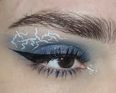 eye makeup look graphic creative stormy night lightning thunder glitter blue black white silver inspo aesthetic fun stray kids thunderous noeasy album cover Eye Makeup Blue Eyeliner, Lightning Eye Makeup, Lightning Makeup Look, Rain Cloud Makeup, Thunderstorm Makeup, Noeasy Album Cover, Stormy Makeup, Thunder Makeup, Stray Kids Makeup