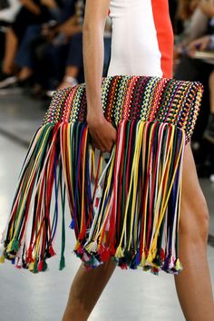 Emilio Pucci s/s 2017 Summer Handbags, Diy Bags Purses, Boho Bags, Cooler Look, Bag Trends, Emilio Pucci, Carolina Herrera