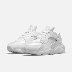 Style No. DD1068-102 Color: White/Pure Platinum Soft leather accents on the upper mix with super-breathable, perfectly shined neoprene-like fabric for easy styling. The plush foam midsole feels soft and springy. Nike Air Huarache Men's Shoes. Nike Air Huarache White, Nike Air Huarache Women, Nmd Adidas, Huaraches Shoes, Baskets Nike, Nike Tech Fleece, Nike Tech, Nike Air Huarache, New Nike Air