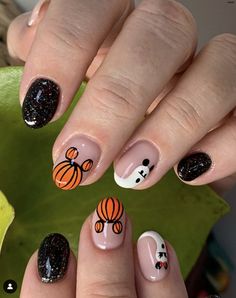 Manicure Nail Art Short, Minnie Mouse Ghost Nails, Fall Nail Inspiration Autumn Almond, Disney Nails October, Spooky Mickey Nails, Ghost Mickey Nails, Mickeys Not So Scary Halloween Nails, Orange Disney Nails, Mickey Mouse Ghost Nails