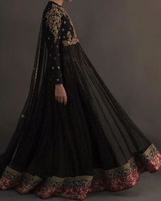 Traditional Pakistani Dresses, Asian Wedding Dress Pakistani, Pakistani Formal Dresses, Pakistani Wedding Outfits, Pakistani Fancy Dresses, Beautiful Pakistani Dresses, Fancy Dresses Long, Designer Party Wear Dresses, Designer Dresses Casual