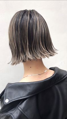 Bob Color, Types Of Hair Color, Short Hair Highlights, Hair Catalog, Hairstyles For Layered Hair, Hair Arrange, Hair Color Techniques, Short Wedding Hair