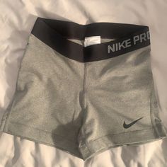 Nike Women Outfits, Nike Set, Gymwear Outfits, Cute Nike Outfits, Cute Pajama Sets, Nike Pro Shorts, Fits Clothes, Nike Training, Cute Preppy Outfits