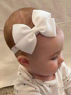 Hair Bows For Babies, Baby Hairband, Bow Hairstyles, Bow Outfit, White Hair Bow, Baby Hair Bow, Hair Bows For Girls, Hairstyles Design