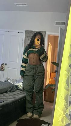 Fashion Outfits Tomboyish, Earthy Streetwear Outfits, Skating Outfit Black Women, Earthy Style Black Women, Spiritual Outfits Black Women, Earthy Outfits Black Women, Earthy Streetwear, Jort Outfits, Black Woman Outfits