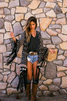 Boho style Country Music Festival Outfits, Look Hippie Chic, Country Concert Outfits, Bridget Bardot, Look Boho Chic, Concert Outfit Summer, Fest Outfits, Mode Hippie