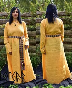 Viking woman linen dress Viking Tunic, Viking Dress, Leather Bracers, Historical Women, Viking Woman, Linen Dress Women, Baggy Trousers, Embroidered Wool, May 2024