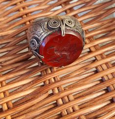 Carnelian mens ring, aqeeq genuine ring,agat size 9 ring, boho ring,Yemeni ring,middle eastern jewellery,gothic men/ women ring,gift for him Size: 9US Genuine carnelian aqeeq mens/women ring. The ring is handcrafted with beautiful art and on genuine aqeeq  stone. Engraved animal design on bird design on the band of the ring. The ring is inspired by vintage  tribal jewellery.  This ring will make a great gift for your love one or a sparkle for your own collection. *gift wrapping available with re Traditional Carved Signet Ring For Gift, Traditional Carved Signet Ring Gift, Handmade Agate Signet Ring, Handmade Antique Agate Rings, Antique Handmade Agate Rings, Traditional Cabochon Rings For Collectors, Traditional Round Carnelian Rings, Traditional Handmade Signet Ring For Ceremonial Use, Traditional Agate Cabochon Rings