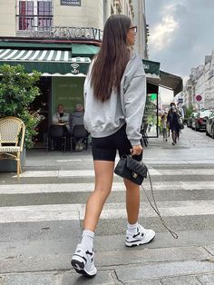 New Balance 550 Outfit, 550 Outfit, Best New Balance, Chunky Sneakers Outfit, White Shoes Outfit, Sneakers Outfit Summer, White Sneakers Outfit