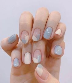 นำสีฟ้าพาสเทลกับสีขาวมาเพ้นท์เล็บ ก็สามารถสร้างลายเก๋ๆ ได้ด้วยนะ Subtle Nail Art, Kutek Disney, Asian Nails, Short Nail, Cute Gel Nails, Nail Swag