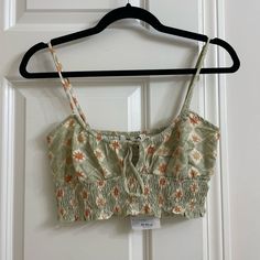 Pull & Bear Never Worn Top, Size M Green Floral Print Casual Crop Top, Casual Green Floral Print Crop Top, Casual Floral Print Crop Top For Brunch, Cropped Top, Womens Tops, Crop Tops, Tags, Green, Women Shopping