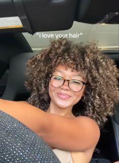 Curly Fro Highlights, Balayage Highlights Curly Hair, Sandy Brown Curly Hair, Honey Brown Highlights Curly Hair, Highlights For Curly Hair Natural Curls, Aesthetic Surgeon, Dyed Curly Hair