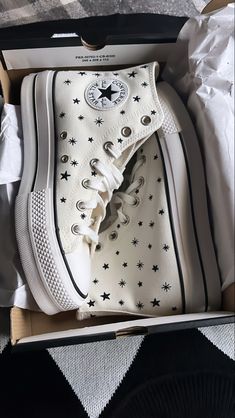 Cute Converse Shoes, Cute Converse, Dr Shoes, Preppy Shoes, Mia 3, White Converse, Hype Shoes, Black Phone, Shoe Inspo