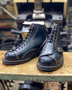 Mountain Motorcycle, Boots Outfit Men, Mens Leather Boots, Fabulous Shoes, Classic Shoes, Boots Outfit, Boots Men, Cowboy Boots