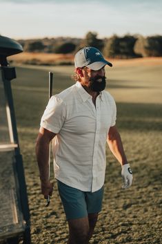 Mens Golf Outfit Summer, Golf Poses, Golf Style Men, Golf Photoshoot, Man Fits, Dad Outfits, Golf Photography