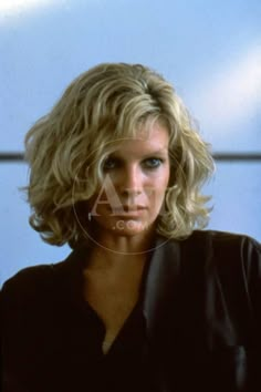 'NINE 1/2 WEEKS, 1986 directed by ADRIAN LYNE Kim Basinger (photo)' Photo | Art.com Minimalisticky Chic, Kim Basinger, December 8, Short Haircut, Medium Length Hair, Great Hair, Hair Dos, Blonde Highlights, Womens Haircuts