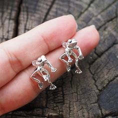 Shape: Frog Material: Metal - Copper Item Type: Earrings Earring Type: Stud Earrings Back Finding: Push-back Frog Earrings, Frog Ring, Frog Jewelry, Ear Jacket Earring, Korean Jewelry, Gothic Earrings, Cute Frog, Ear Jacket, Animal Earrings