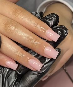 Acrylic Nails Without Polish, Pink Medium Square Nails, Nails Inspiration Winter Simple, Plain Square Nails, Short Coffin Acrylic Nails, Nails Short Medium, Nails Short Coffin, Coffin Acrylic Nails, Pink Press On Nails