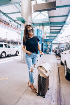 Casual Travel Outfit, Airport Travel Outfits, Cute Travel Outfits, Emily Gemma, Airplane Outfits, Fall Travel Outfit, Fashion Travel Outfit, Chique Outfit