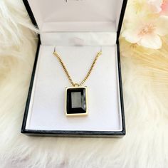 Black onyx gold necklace,black pendant,emerald cut,14k gold,pendant necklace,box chain, Women,gift for her,unique,fast shopping Luxury emerald cut black onyx pendant necklace with 14k gold finish. High quality stainless steel gold plated. Comes in a nice gift box or gift pouch. Necklace details: Necklace length: 45cm+5cm Pendant: Length: 20mm Width:15mm Pouch Necklace, Green Statement Necklace, Waterfall Necklace, Shopping Luxury, Minimalist Necklace Gold, Lapis Lazuli Jewelry, Rectangle Pendant, Onyx Pendant, Turquoise Pendant Necklace