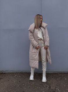 New York Winter Outfit, Puffer Jacket Outfit, Getaway Outfit, Long Puffer Jacket, University Outfit, London Outfit, Beige Outfit, Streetstyle Fashion, Street Style Winter