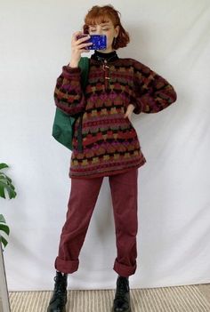 Quirky Autumn Outfits, Colorful Artsy Outfit, Cabin Core Outfit, Grandpacore Outfit, Artsy Winter Outfits, Art Teacher Aesthetic Outfits, Artist Look Outfit, Quirky Fashion Aesthetic, Artsy Fashion Style