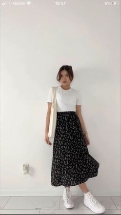 Cute Simple Modest Outfits, Summer Casual School Outfits, Cute Outfit Inspo For College, Modest Fashion Skirts Outfit, Dress Outfits For College, Modest Fashion Outfits School, Trendy Maxi Skirt Outfits, Covered Outfits For Summer, Spring Outfit Inspo 2023 Casual