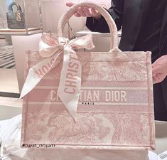 Lights Winter, Christian Dior Bag, Fake Designer Bags, Trendy Purses, Champagne Taste, Trendy Bags, Hand Fashion, Bag Obsession