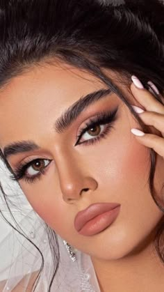 Ball Makeup, Classy Makeup, Wedding Eye Makeup, Prom Eye Makeup, Prom Makeup Looks, Eye Makeup Pictures, Video Tiktok, Glam Makeup Look, Beautiful Eye Makeup