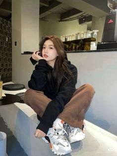 Cute Fashion Style, Ootd Poses, Korean Casual Outfits, Quick Outfits, Photography Poses Women, Your Smile, Beauty Style, 가을 패션, Insta Photo Ideas