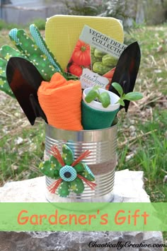 You can create a Gardener’s Girt Dollar Tree Craft for around $10.00 with a large can and Dollar TreeAll items in the can (minus the seedlingwere purchased at Dollar TreeWhat a great gift idea for the gardener in your lifeFor instructions on how to create a gift can including making aRead More about Gardener’s Gift Dollar Tree Craft Gardner Gifts, Stag And Doe, Garden Lover Gifts, Diy Gift Baskets, Gardening Gift, Cadeau Diy, Gift Basket Ideas