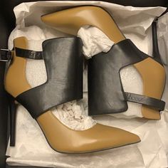 Nwt In Box Never Worn Kenneth Cole Mew York Women Bon-Net Formal Dress Pump Shoe Leather Luxury High Heel Court Shoes With Buckle Closure, Fall Dress Shoes, Black Elegant Shoes, Cute Fall Shoes, Jimmy Shoes, Laced Up Heels, Oxford Pumps, Classy Shoes, Zipper Heels