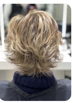 2023 Hair Trends For Women With Thick Hair, Short Messy Bob Choppy Layers Thick Hair, Uneven Hairstyles, Short Hair With Lots Of Layers, Short Flippy Hairstyles, Flippy Hairstyles, Short Choppy Layered Hair, Aesthetic Surgeon, Flippy Hair