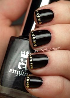 black and gold Do It Yourself Nails, New Years Nail Art, Uk Nails, Unghie Nail Art, Nail Art Photos, Black Nail Art, Gold Nail, Studded Nails, Black Nail