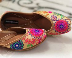 Timeless beauty is 'BANJARA BALLET' to be clubbed with any outfit to get the stunning glaze. This subtle off white and multicolored embroidery jutti is a contemporary classic pair of juttis which is a perfect accompaniment to just about anything. *Ethnic Shoes/Women Flats/Handmade Indian Designer Women Shoes or Slippers/Royal shoes/traditional style Women SPECIFICATIONS: *Upper/Panna -Off White/Cream fabric base with embroidery *Back/Adda - Off White/Cream fabric base with embroidery *Lining - L Festive Zari Work Flats For Summer, Multicolor Flat Shoes For Festive Occasions, Handwork Flats For Festive Summer Occasions, Traditional Multicolor Flats For Festivals, Festive Multicolor Gota Work Flats, Festive Multicolor Flats With Gota Work, Traditional Multicolor Flats For Festive Occasions, Multicolor Slip-on Flats With Gota Work, Embroidered Multicolor Flats With Round Toe