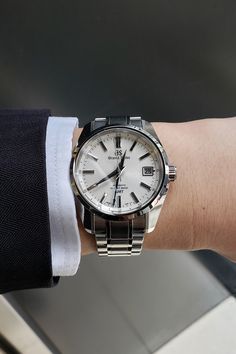 次世代を予感させる高精度なメカニカルを、世界を舞台に活躍するあなたへ。 #Grand Seiko #グランドセイコー #メンズ #腕時計 #ファッション #男性 #時計 #ビジネス #高級腕時計 #メカニカルハイビート #マスターショップ #限定 Grand Seiko, Wrist Jewelry, Dream Watches, Heritage Collection, G Shock, Clothing Ideas