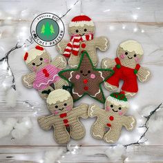 six crocheted teddy bears are arranged in the shape of a star and christmas tree