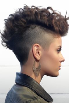 Show off your side with a curly mohawk. This hairstyle makes a statement, perfect for creating a memorable impression at the homecoming dance. Click here to check out more easy homecoming hairstyles trending right now. Curly Mohawk, Undercut Long Hair, Undercut Pixie