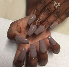 Nude nails with glitter Nude nails acrylics Nude nails coffin Nude nails design Nude nails short Nude nails woc Nude nails for black girls Nude nails with rhinestones Nude nails matte Nude nails brown Nude nails dark skin nude nails dark hands nude nails dark skin tone Emerald Nails, Nails Designer, Fun Nail Colors, Shiny Nails, Minimalist Nails